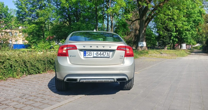 Volvo S60 cena 72900 przebieg: 117250, rok produkcji 2018 z Brzostek małe 121